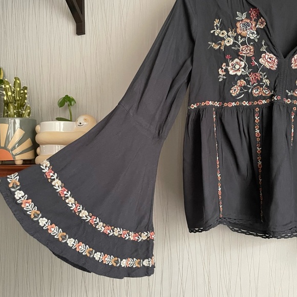 American Eagle Womens Shirt Size Small Embroidered Top Bell Sleeve Boho - Picture 2 of 8